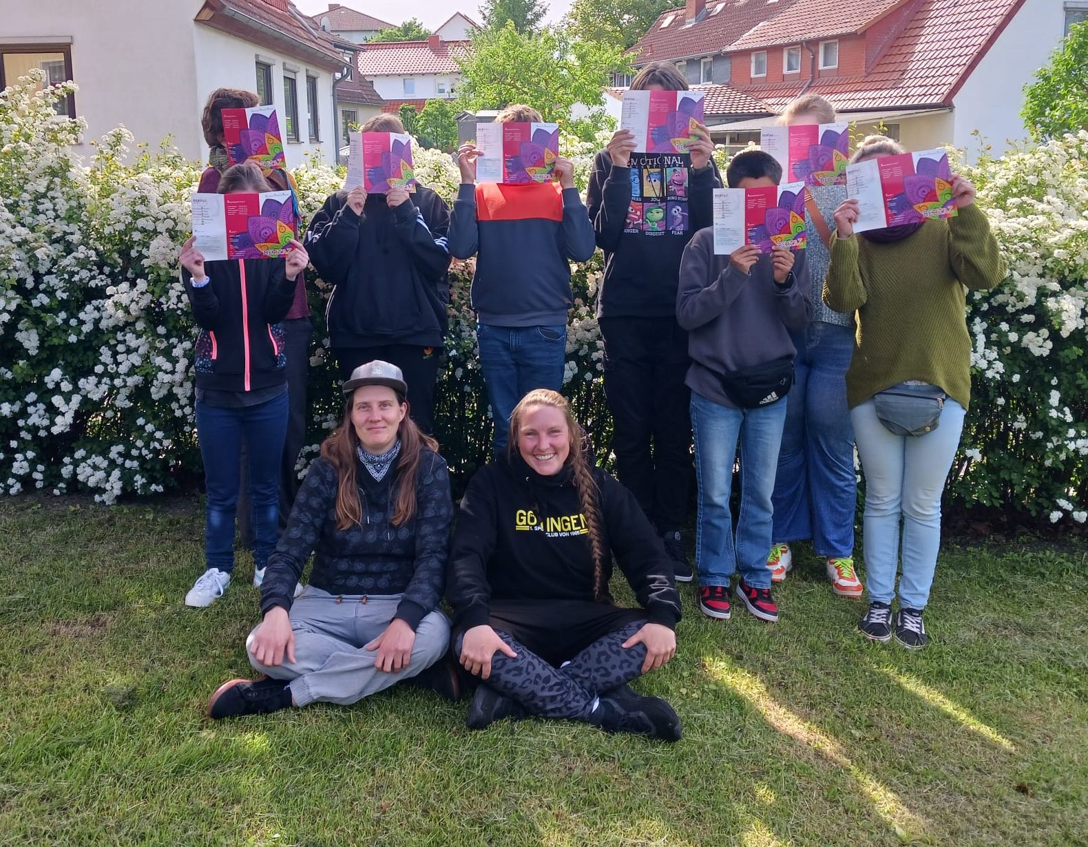 Nicole und Lisa von den BERTAZs bei Projektwoche der Schule